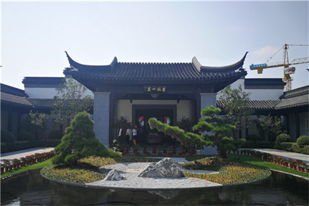 新鑫园精装修带阁楼住房一套，吉房急售