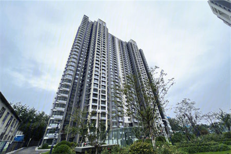 城东滕投人和天地3室1厅1卫，全新精装修，沿河观景，采光极好